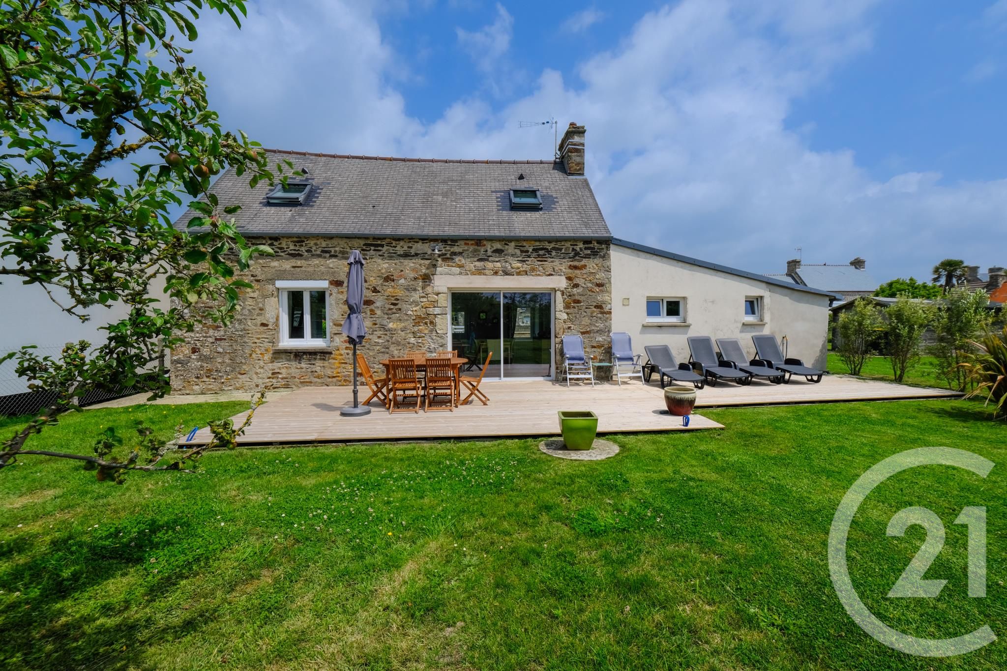 maison à vendre 4 pièces 107.68 m2 ST JEAN DE LA RIVIERE 50