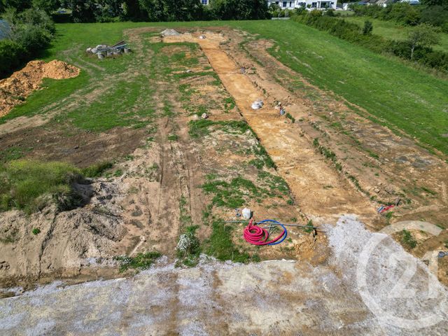 Afficher la photo en grand terrain à vendre - 593.0 m2 - 50 - BASSE-NORMANDIE - Century 21 Chevet Immobilier